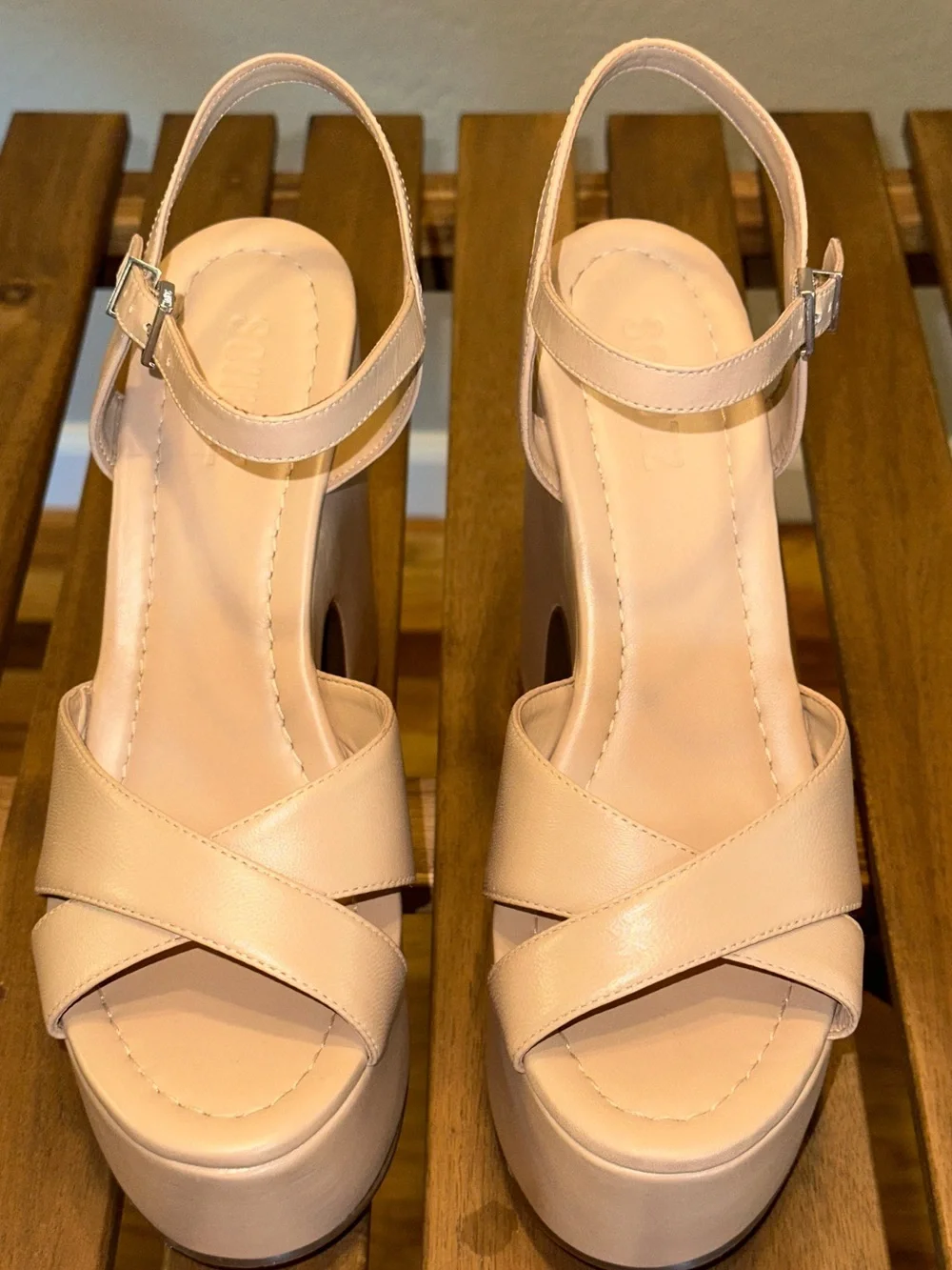 SCHUTZ product details
